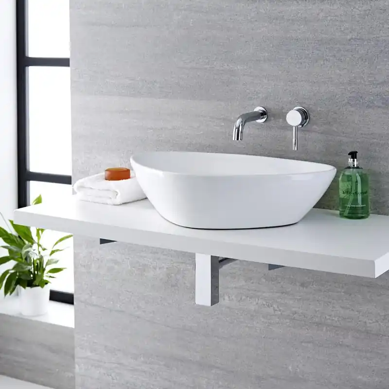Lavabo Bagno da Appoggio in Ceramica Ovale 590x390mm con Rubinetto Miscelatore Murale - Kenton Super Prezzo