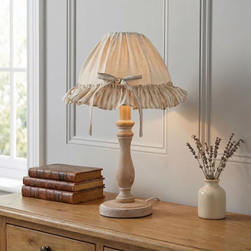 Lampada da tavolo o comodino In legno naturale Paralume decorato in tessuto beige Adatta per camere e salotti E14 Prezzo Scontato