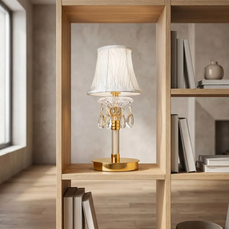 Compra Oggi Stesso Lampada da tavolo o scrivania Elegante Adatta per salotto e camera In oro con cristalli K9 E27
