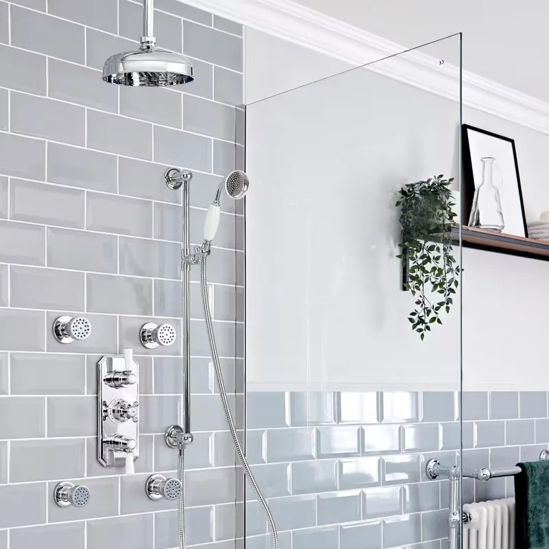 Promo Stagionale Set Doccia Tradizionale con Miscelatore Termostatico con Deviatore, Soffione a Soffitto da 200mm, Doccetta con Asta Saliscendi e Idrogetti - Cromato e Bianco - Elizabeth