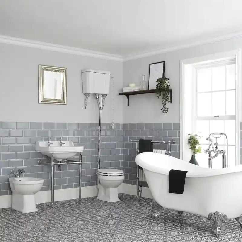 Popolare Set Bagno Tradizionale Completo di Vasca Freestanding, Sanitario con Cassetta Alta, Lavabo con Consolle e Bidet - Richmond