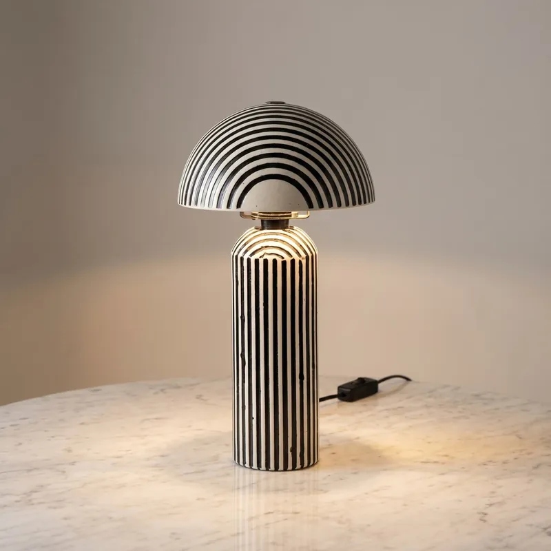 Lampada da tavolo nera in ceramica Attacco E14 Design contemporaneo per interni e ufficio Direttamente Dal Produttore
