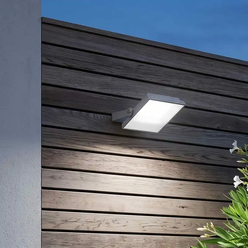 Compra Oggi Stesso Proiettore Da esterno LED 20W Bianco o Argento IP65