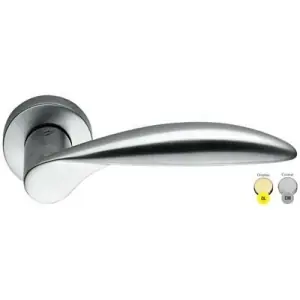 Offerta Del Giorno Maniglia COLOMBO modello WING per porta interna su rosetta e bocchetta con foro yale in ottone cromat