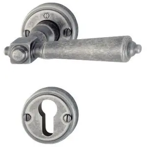 Maniglia HOPPE modello SINGAPORE per porta interna su rosetta e bocchetta con foro yale in ottone argento antiqua Offerta Speciale