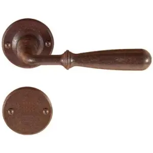Maniglia UTENSIL LEGNO modello FM031 per porta interna su su rosetta e bocchetta con foro normale in ferro ruggine Offerta Limitata