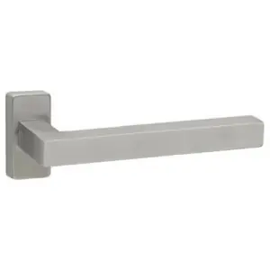 Maniglia FIMET modello AUSTRIA per porta interna su rosetta e bocchetta ovale con foro yale in acciaio inox satinato Professionale