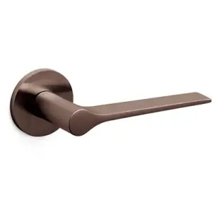 Maniglia OLIVARI modello LAMA L per porta interna su rosetta e bocchetta bassa con foro yale in ottone superbronzo satinato Nuovo Arrivo