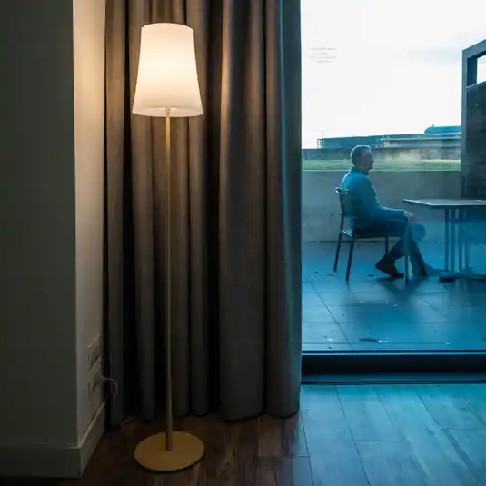 Spedizione Espresso Foscarini Birdie Easy piantana, giallo sabbia