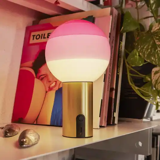 Ultime Pezzi MARSET Lampada da tavolo a batteria Dipping Light, rosa/ottone, dimmerabile