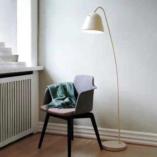 Reso Gratuito Piantana Fleur con paralume orientabile