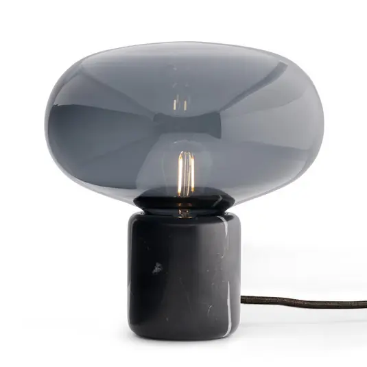 Promozione Esclusiva New Works lampada da tavolo Karl-Johan, marmo/vetro fumé, 24 cm