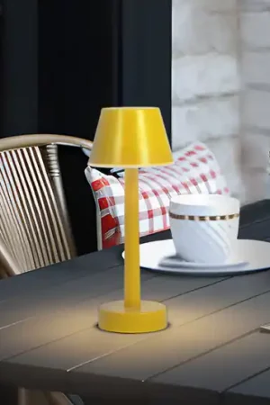 Bestseller Lindby Luce ricaricabile a LED Gaja, gialla, USB, IP44, RGBW, dimmerabile