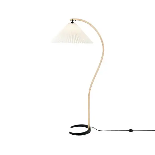 Gubi Timberline, piantana, struttura in legno, paralume in tela bianca Spedizione Espresso