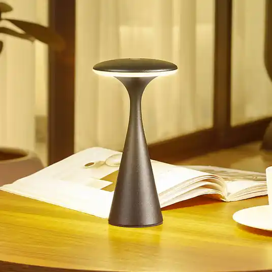 Lindby Lampada LED da tavolo ricaricabile Evelen, nera, IP54, CCT Bestseller