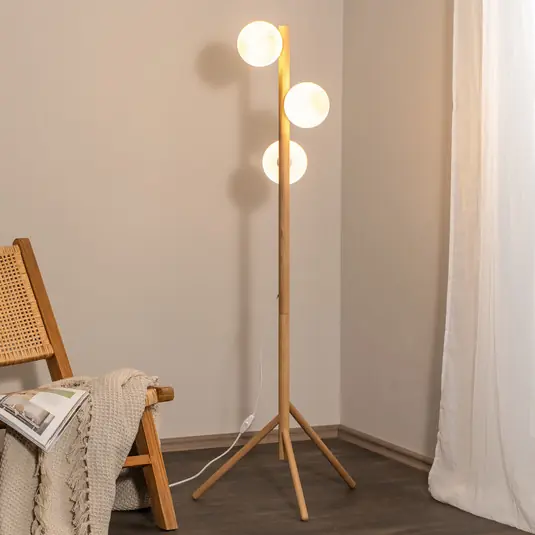 Novità Piantana Estera, vetro opalino, struttura in legno, 132 cm, a 3 luci