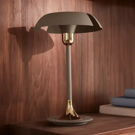 Bestseller Lampada da tavolo AYTM Cycnus, taupe, ferro, altezza 48 cm, E27