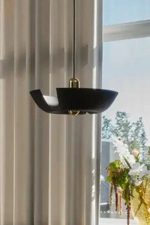 AYTM Lampada a sospensione Cycnus, nera, Ø 45 cm, alluminio, E27 Ordina Subito