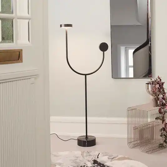 AYTM piantana LED Grasil, nero, marmo, altezza 127 cm Saldi