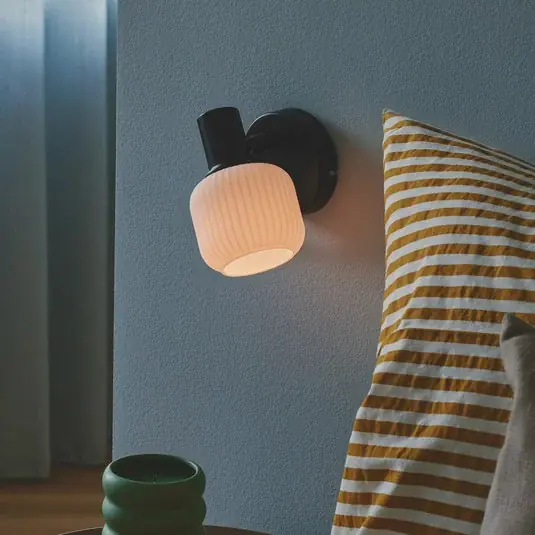 Offerta Speciale Milford Mini applique, nero, vetro rigato, con spina