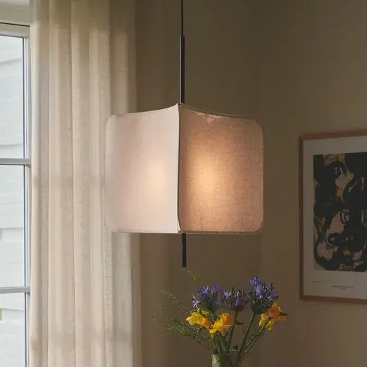 Offerta Lampo Lampada a sospensione Tinto, paralume triangolare in tessuto, nero/beige