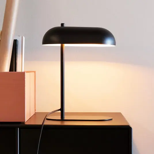 Lampada da tavolo Dyberg Larsen Arch, nera, metallo, altezza 36 cm Non Perdere