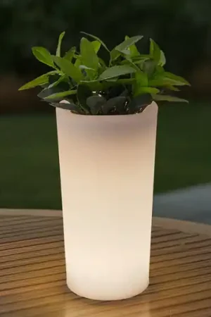 Vaso di fiori ricaricabile Lindby LED Florista, RGB, IP54, Ø 12 cm, bianco Ultima Occasione